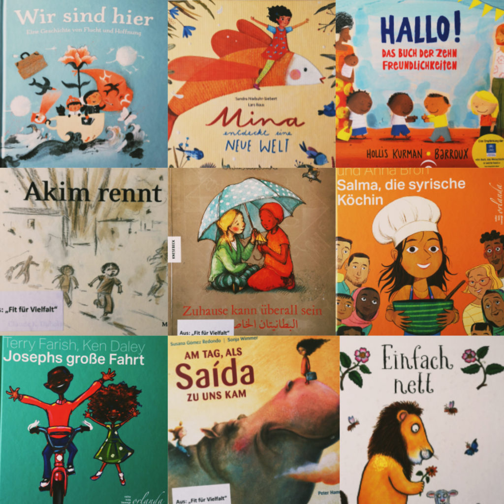 Das Bild zeigt neun Bücher, die in der Lesetasche enthalten sind: "Wir sind hier", "Mina entdeckt eine neue Welt", "Hallo! Das Buch der zehn Freundlichkeiten", "Akim rennt", "Zuhause kann überall sein", "Salma, die syrische Köchin", "Josephs große Fahrt", "Am Tag, als Saída kam", "Einfach nett"
